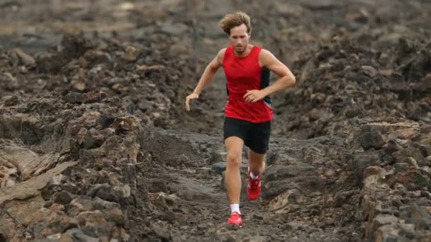 Athlete running - male runner exercising outdoors. Man triathlete running fast on lava trail living healthy active lifestyle training for marathon or triathlon outside. Big Island, Hawaii, 59.94 FPS — Stock Video