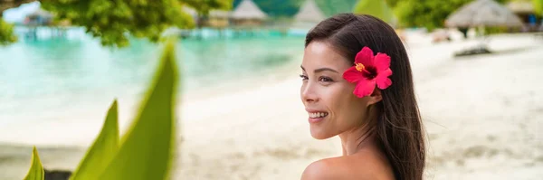 POC Retrato de multirracial Asiático beleza natural mulher wellness spa skincare banner panorama em fundo de praia tropical — Fotografia de Stock