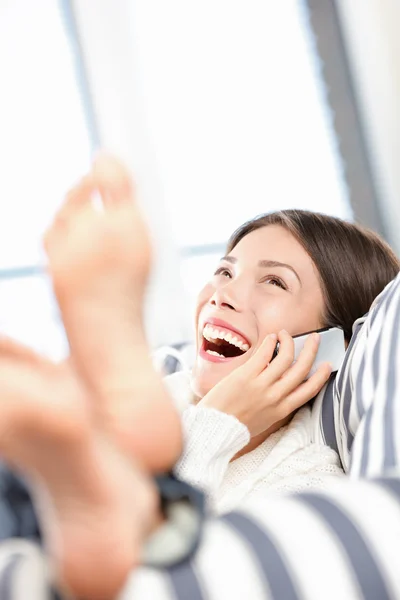 Woman talking and laughing on smart phone — Stock Photo, Image