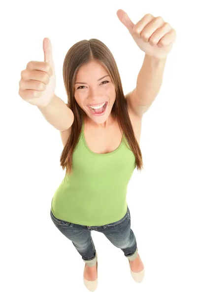 Счастливая женщина, подающая большие пальцы — стоковое фото