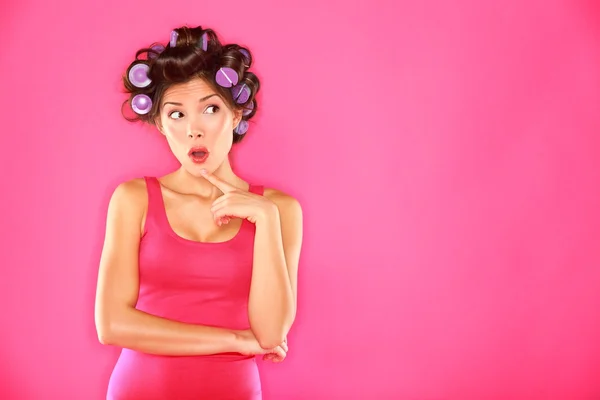 Komik güzellik kadın saç Silindirler ile — Stok fotoğraf