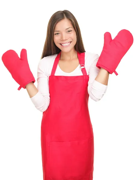 Linda sonriente joven ama de casa con guantes de cocina aislados —  Fotos de Stock