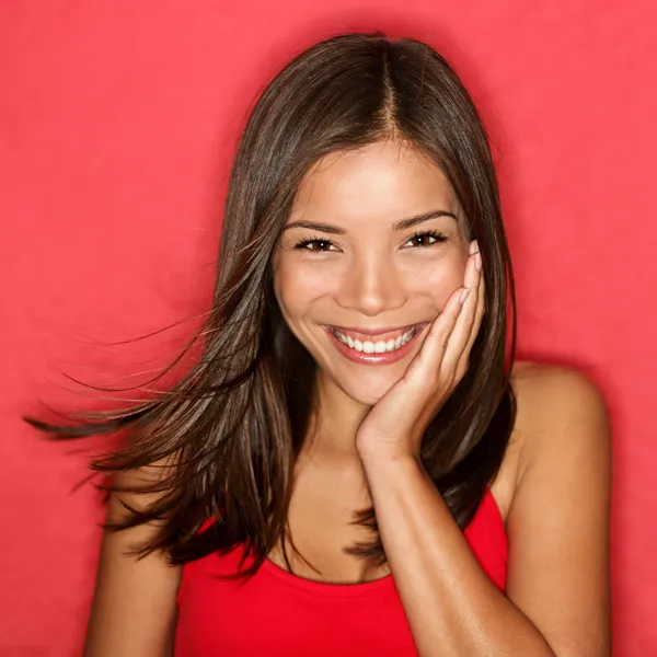 Lächelnde junge Frau süß — Stockfoto