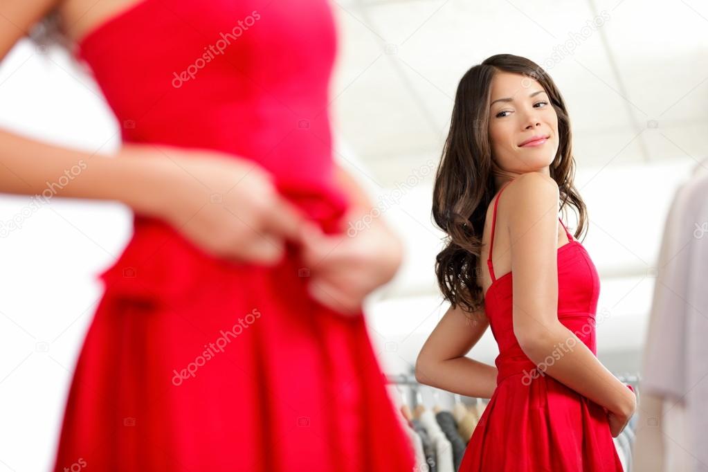 Mujeres vestido rojo fotos de stock, imágenes de Mujeres vestido rojo sin  royalties | Depositphotos