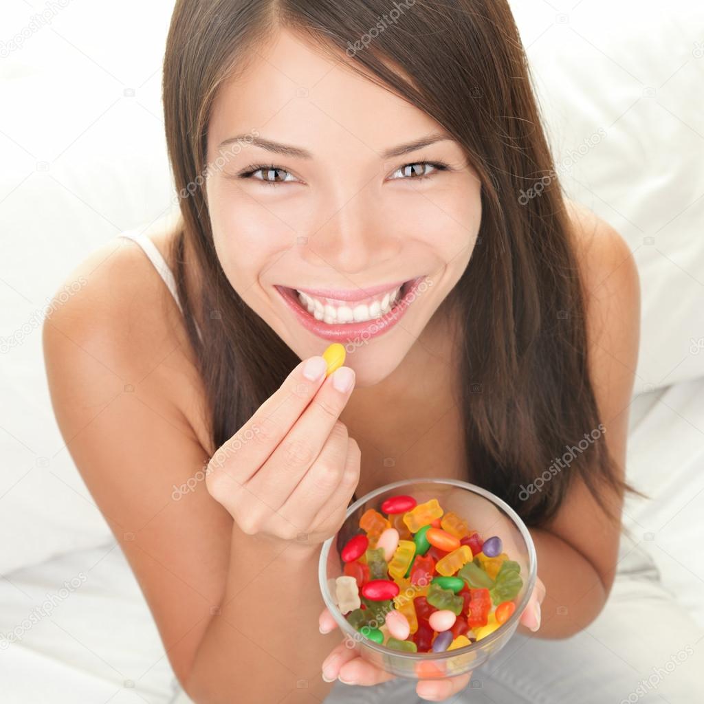 Mujer comiendo dulces fotografía de stock © Ariwasabi 22927960