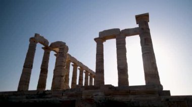 Yunanistan, Atina 'da Acropolis 'teki Parthenon 'un sütunları arasında güneş parlar