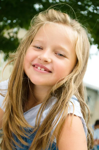 Retrato de una niña — Foto de Stock