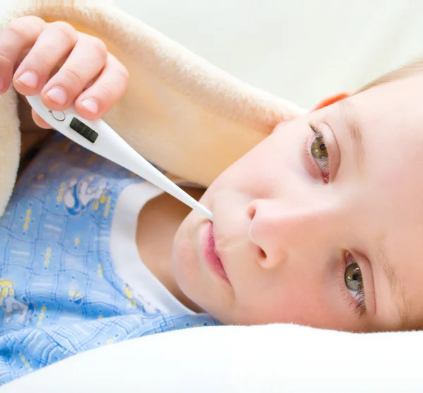 Sick and sad kid in bed — Stock Photo, Image