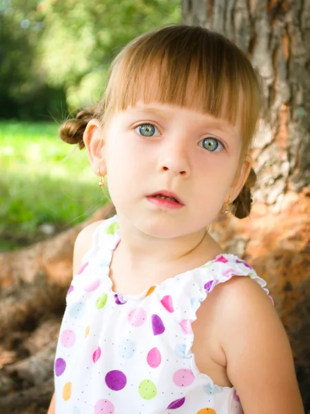 Retrato de una niña — Foto de Stock