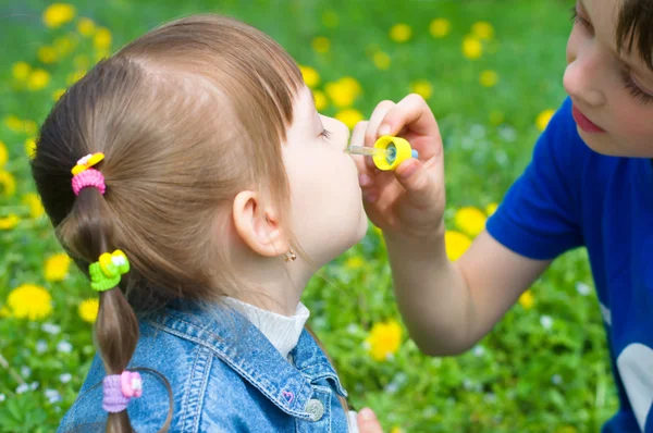 Brother spraying nose his sister — Stock Photo, Image