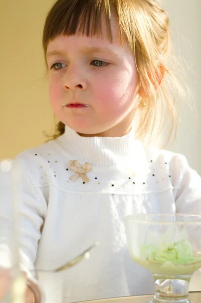 Girl is eating an ice cream — Stock Photo, Image