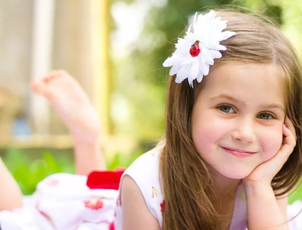 Child lying on grass — Stock Photo, Image