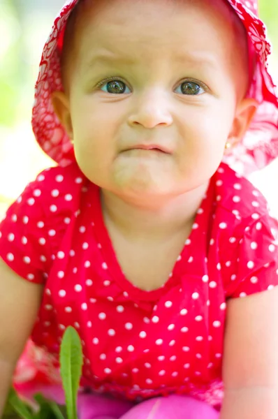 Bebê bonito ao ar livre — Fotografia de Stock