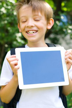 tablet bilgisayar ile öğrenci