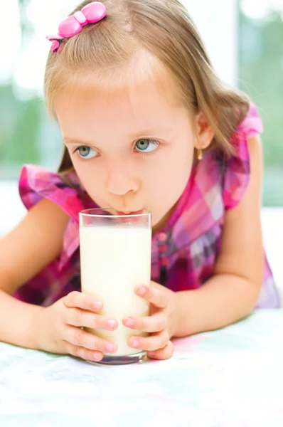 Child drinking milk indoors — Stock Photo, Image