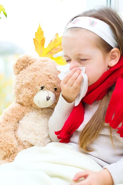 Child blowing nose — Stock Photo, Image