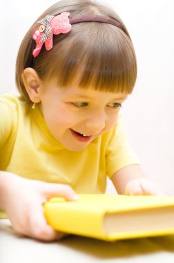 kitap ile çocuk