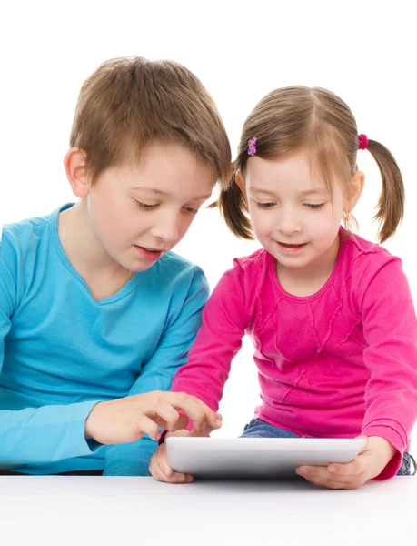 Kids with tablet — Stock Photo, Image