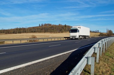 yol kazası engelleri ile kaplı, Bahar yatay