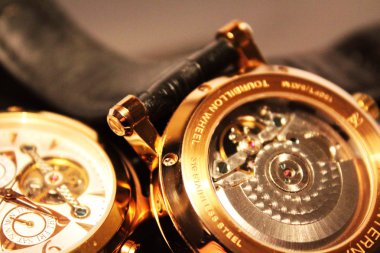 iki altın lüks chronometers (makro)