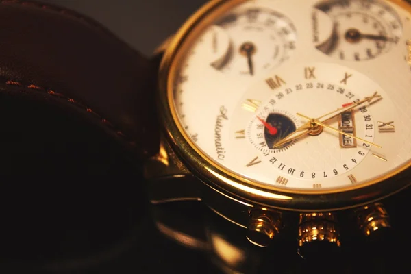 Gyllene färg lyx kronometer (makro) — Stockfoto