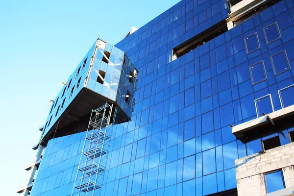 Glasering av nya kontorsbyggnad — Stockfoto