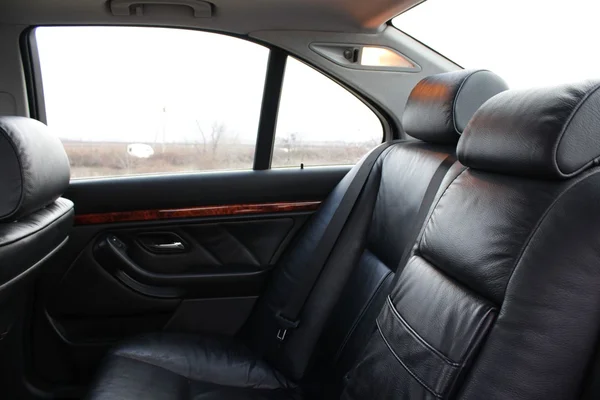 Hintere schwarze Farbe Leder Fahrzeugsitze — Stockfoto