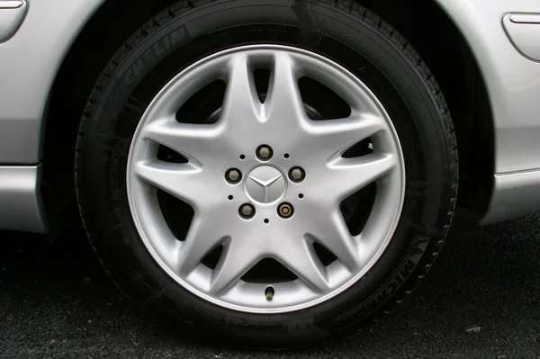 Star Mercedes alloy wheel — Stock Photo, Image