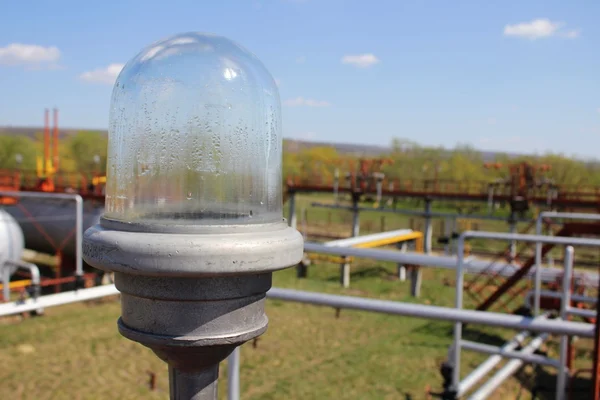 Industrielle Lampen und Rohre — Stockfoto