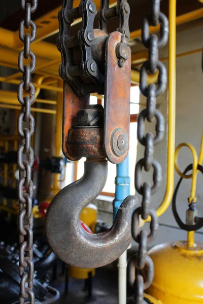 Big hook and chains — Stock Photo, Image