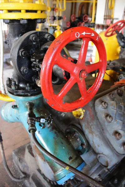 Gasschieber rotes Handrad — Stockfoto