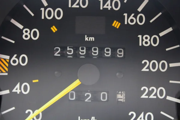 Şanslı rakamları ve hız göstergesi, uyarı işareti — Stok fotoğraf