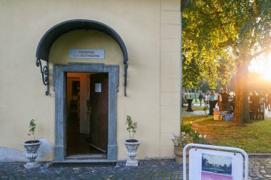 Dolna Krupa, Trnava, Slovakya 09-23-2021: Beethoven 'ın yaşamını ve çalışmalarını yansıtan müzik sergisi ile Ludwig Van Beethovens pavyonu. Burası Ayışığı Sonatı 'nın bestelendiği yer.