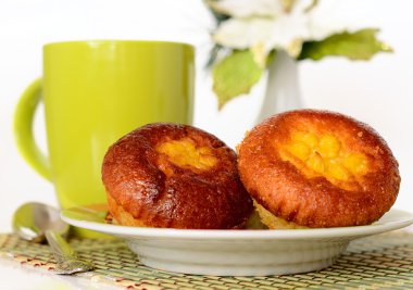 bir bardak çay ile kek