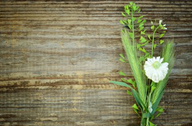 ahşap kır çiçekleri