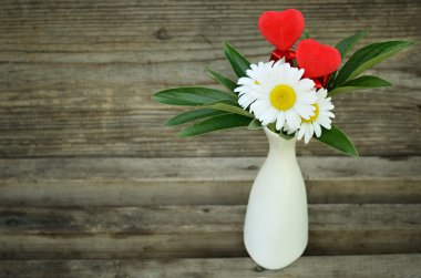 Chamomiles ve iki kalp