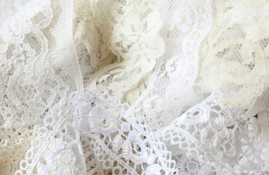 Beyaz dantel kurdele