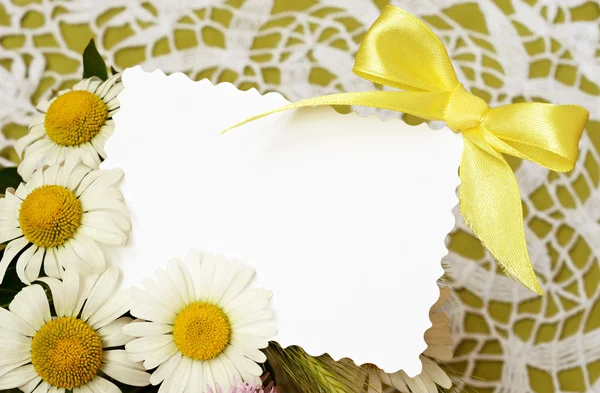 Bouquet of daisies with a card — Stock Photo, Image