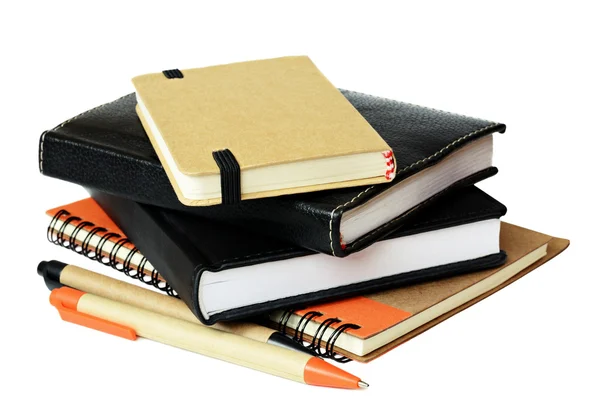 Stos notebooksand długopisy — Zdjęcie stockowe