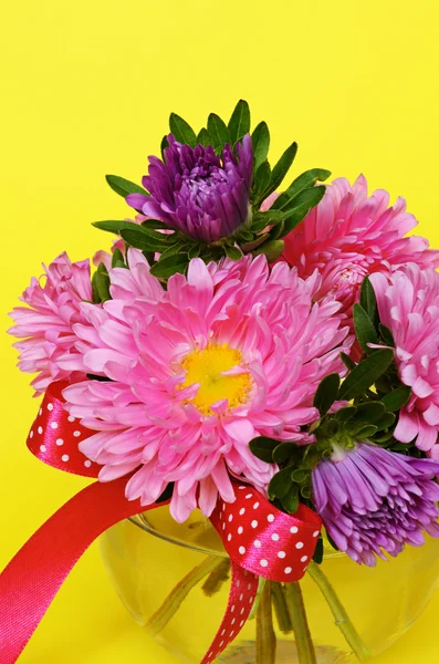 Bouquet of asters in a glass vase — Stock Photo, Image