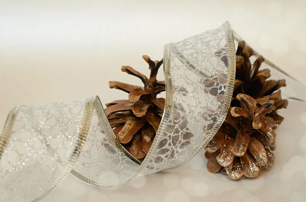 Pinecones en glitter tape — Stockfoto