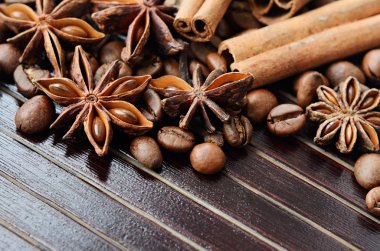 güzel kokulu baharatlar ve kahve