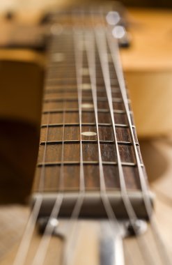 gitar klavyesine