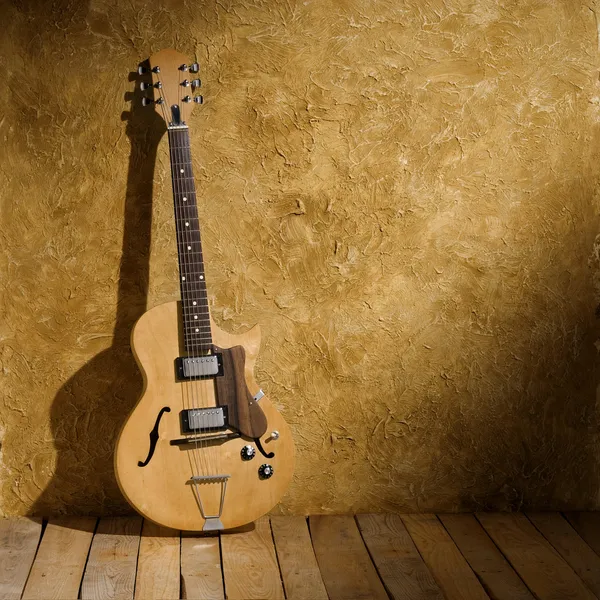 Vintage jazz guitar — Stock Photo, Image