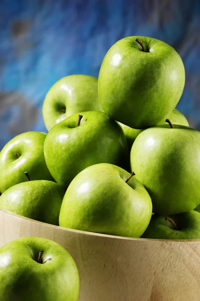 Γιαγιά smiyh μήλα — Φωτογραφία Αρχείου