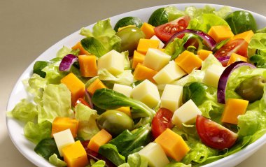 Peynirli salata