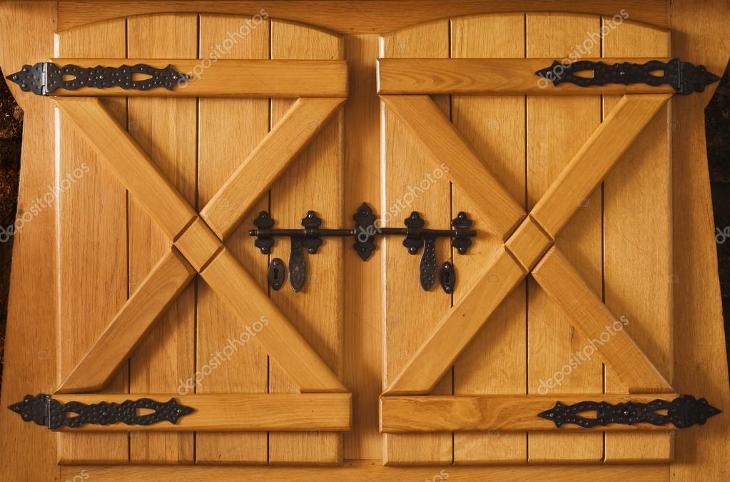 Schranktüren — Stockfoto © estudiosaavedra #35680131