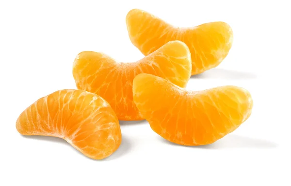 Segmentos de tangerina isolados — Fotografia de Stock