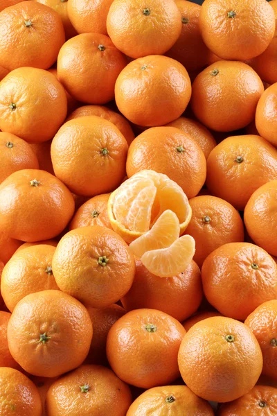 Eine Menge Mandarinen — Stockfoto