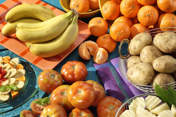 Frutas e produtos hortícolas frescos — Fotografia de Stock